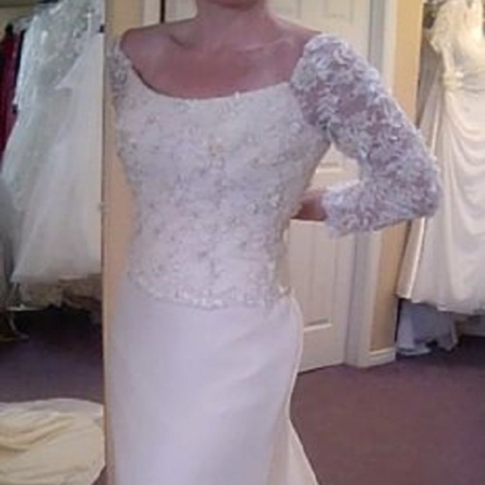 New Vintage Wedding Dress, LONG SLEEVE Aline Reg $1999 Size10 Rustic Off-Shoulde